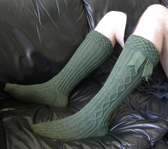 Long socks with cables Free Knitting Pattern