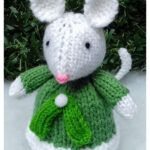 Mistletoe Mouse Chocolate Orange Cover Knitting Pattern