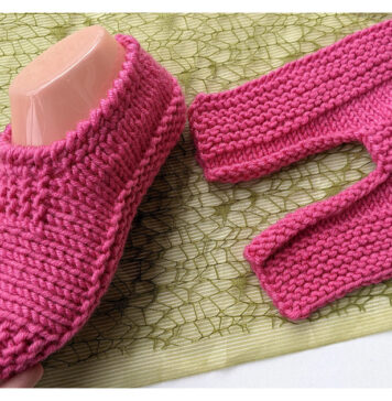 Flat Two-Needles Slippers Free Knitting Pattern and Video Tutorial
