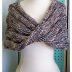 Easy Mobius Capelet Free Knitting Pattern