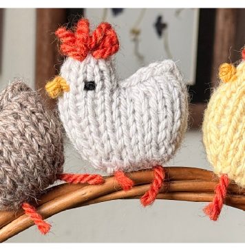Tiny Pocket Chicken Free Knitting Pattern